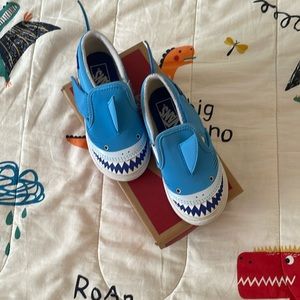Vans slip on Shark